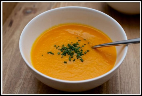 Carrot Ginger Soup | FOODIEaholic.com #recipe #cooking #soup #carrot #ginger #vegetables #healthy