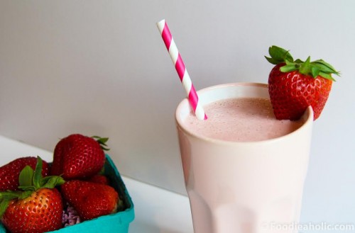 Healthy Fresh Strawberry Smoothie | FOODIEaholic.com #recipe #cooking #smoothie #blendtec #strawberry