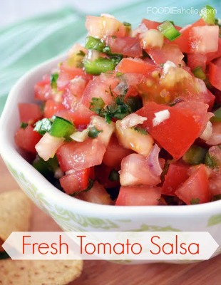Fresh Tomato Salsa | FOODIEaholic.com #recipe #cooking #appetizer #dip #salsa #tomato