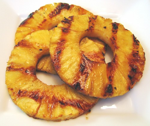 Grilled Pineapple | FOODIEaholic.com #recipe #cooking #grilling #pineapple #fruit