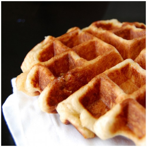5 Tips for Perfect Waffles | FOODIEaholic.com #food #recipe #waffles #tips #breakfast