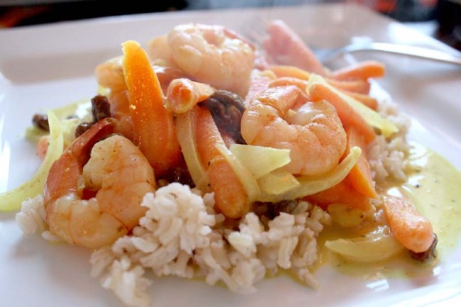 Coconut Curry Shrimp | FOODIEaholic.com #recipe #cooking #skillet #shrimp #coconut #curry #rice