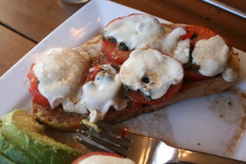Marinated Tomato Toast | FOODIEaholic.com #recipe #cooking #appetizer #toast #tomato #mozzarella #marinade