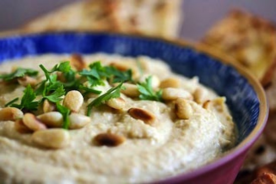 Easy Hummus | FOODIEaholic.com #recipe #cooking #appetizer #dip #hummus #chickpeas #garbanzobeans #healthy
