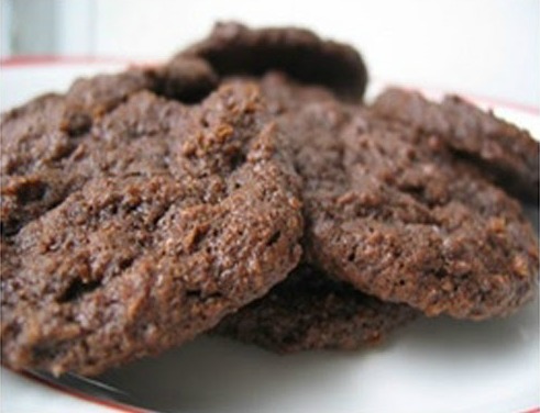 Sweet and Spicy Chocolate Cookies | FOODIEaholic.com #recipe #cooking #baking #dessert #cookies #chocolate #spicy #mustard