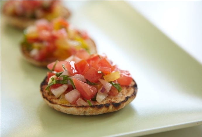 Multi-Grain Bruschetta | FOODIEaholic.com #recipe #cooking #appetizer #bruschetta #multigrain #tomatoes