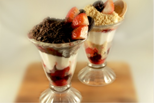 Berry Blast Cookie Parfait | FOODIEaholic.com #recipe #cooking #dessert #parfait #berry #cookie #treat