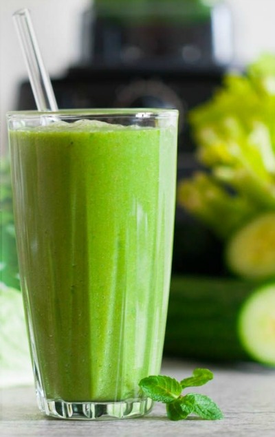 Green Detox Juice | FOODIEaholic.com #recipe #smoothie #drink #beverage #diet #greenjuice #kale #detox
