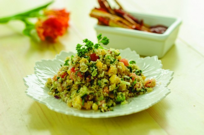 Tropical Quinoa Salad | FOODIEaholic.com #recipe #cooking #salad #appetizer #quinoa #healthy #diet