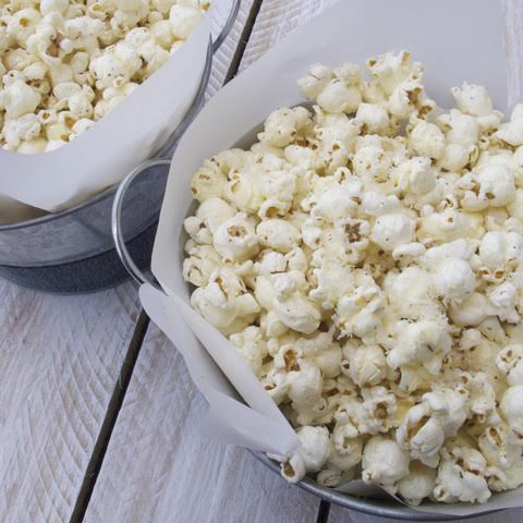 Parmesan Ranch Popcorn | FOODIEaholic.com #recipe #cooking #snack #treat #popcorn #Parmesan #ranch