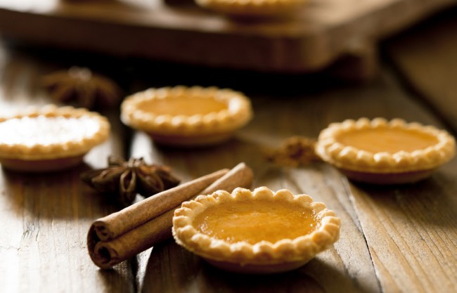 Gluten-Free Pumpkin Pie Tartlets | FOODIEaholic.com #recipe #cooking #baking #dessert #Thanksgiving #holiday #glutenfree #pumpkin #tarlet #pie